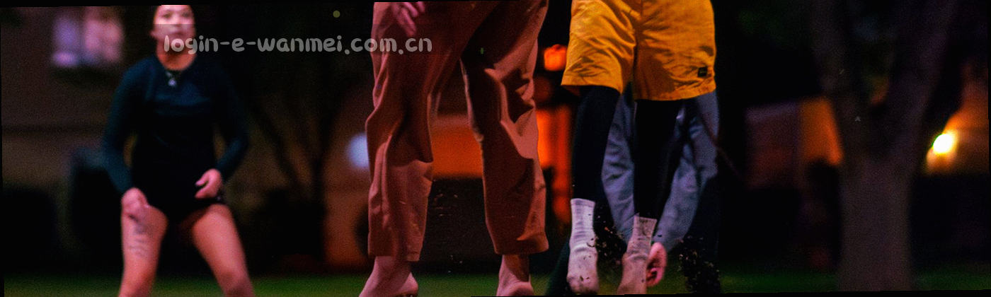 深墨绿背景上由规则网格与细线方框构成的抽象平面图形